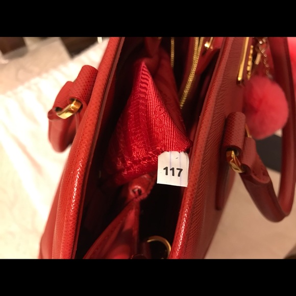 Prada saffiano red - Picture 7 of 8